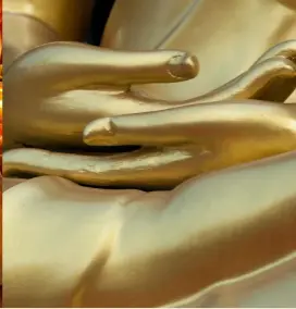  ??  ?? Golden Buddhist statue