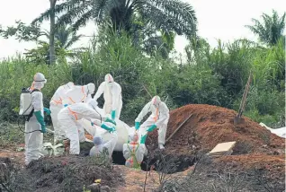  ?? Jerome Delay, The Associated Press ?? An Ebola victim is put to rest at the Muslim cemetery in Beni, Democratic Republic of the Congo, on Sunday.