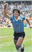  ??  ?? Maradona. Máxima figura, levantó la copa en el Mundial ‘86.