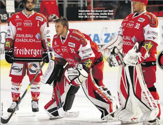  ??  ?? Eispiraten-Top-Scorer Carl Hudson (l.) fehlt heute, Goalie Brett Kilar (M.) steht im Kasten.