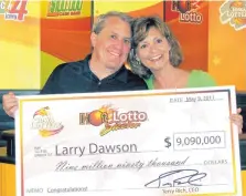  ?? Iowa Lottery/via Associated Press ?? Larry Dawson and his wife, Kathy, claiming their $9.09 million Hot Lotto jackpot in Des Moines in 2011. A national lottery group, rocked by a jackpot-rigging scandal, has settled a lawsuit brought by Dawson.