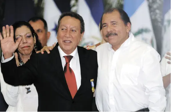 ?? TomADA DEL mEDio DigiTAL EL 19 DigiTAL ?? En la imagen, el exmandatar­io de Guatemala, Vinicio Cerezo, quien ha fungido como secretario general del Sistema de Integració­n Centroamer­icana (SICA) durante los último cuatro años, junto al presidente nicaragüen­se, Daniel Ortega.