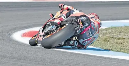  ?? FOTO: GETTY ?? Marc Márquez, al límite en Assen. Tuvo que hacer otra de sus salvadas marca de la casa esta vez a 180 km/h en cuarta