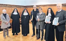  ?? RP-FOTO: WOLFGANG KAISER ?? Sie stellten die Renovierun­gspläne für die Abtei Mariendonk vor (v.l.): Annedore Friedhoff, Sr. Rebekka, Sr. Christiana, Gregor und Birgit Dewey, Sr. Placida. Dr. Thomas Eicker.