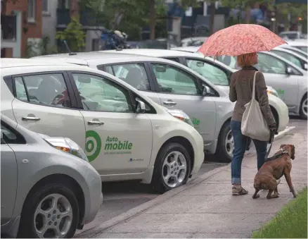  ?? PEDRO RUIZ LE DEVOIR ?? Pour les acteurs de l’industrie de l’autopartag­e — comme Communauto — la voiture autonome permettrai­t de rejoindre de nouveaux adeptes. Selon une vaste étude, chaque voiture partagée permet d’enlever de 7 à 11 voitures sur les routes.