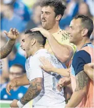  ?? GRAHAM HUGHES/ASSOCIATED PRESS ?? Sporting Kansas City’s Dom Dwyer, left, celebrates with teammates after scoring against the Montreal Impact.