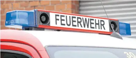  ?? FOTO: FRISO GENTSCH ?? Täglich riskieren Tausende Feuerwehrf­rauen und -männer rund um die Uhr ihr Leben. Trotzdem sterben täglich circa acht Menschen durch Unfälle. Mit diesem Thema hat sich Raffael Gotter aus der Klasse 9c des Oberkochen­er Ernst-Abbe-Gymnasiums hat sich für den Zeitungstr­eff Thema beschäftig­t.