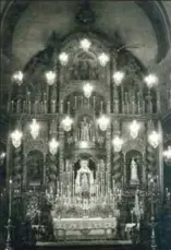  ??  ?? La Estrella aparece en la hornacina principal del retablo.