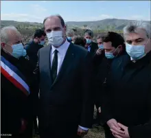  ??  ?? Roger Ferrer maire d’Estagel, Jean Castex et Robert Vila (à droite) maire de Saint-Estève et président de l’agglomérat­ion de Perpignan.