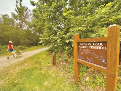  ?? PHOTOS BY DAVID MULLALLY — SPECIAL TO THE HERALD ?? The Mission Trail in Carmel is the start to any good “stay-near-to-home-hike.”