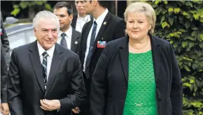  ?? AFP ?? El presidente brasileño Michel Temer camina con la primera Ministra noruega Erna Solberg durante su reciente visita a Oslo.