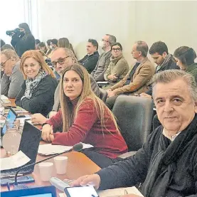  ?? ?? Juntos. Karina Banfi, Lospennato y Negri en un debate de comisión.