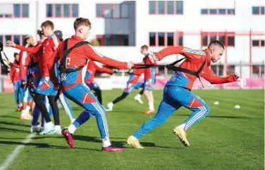  ?? Courtesy: Bayern Munich Twitter ?? ↑
Bayern Munich players attend a training session ahead of their German League match against RB Leipzig.