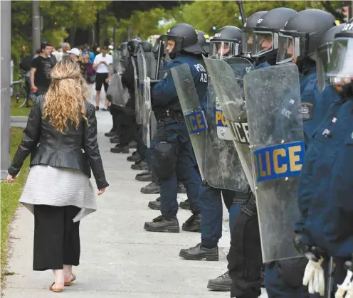  ?? MARTIN OUELLET-DIOTTE AGENCE FRANCE-PRESSE ?? La présence policière lors du sommet du G7 a été excessive, selon un comité de surveillan­ce mis sur pied par le ministre de la Sécurité publique.