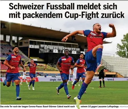  ?? FRESHFOCUS ?? Das erste Tor nach der langen Corona-Pause: Basel-Stürmer Cabral macht nach seinem 1:0 gegen Lausanne Luftsprüng­e.