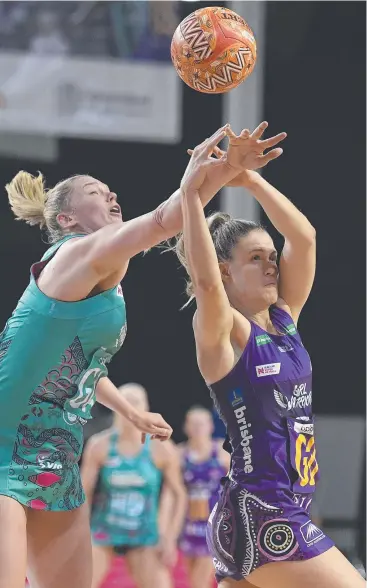  ?? Picture: Getty images ?? Melbourne Vixens’ Caitlin Thwaites battles Townsville-born Kim Jenner of the Firebirds for the ball in their clash yesterday at the Cairns Pop-Up Arena.