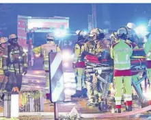  ?? FOTO: PATRICK SCHÜLLER ?? Großeinsat­z für mehr als 100 Einsatzkrä­fte von Feuerwehr und Rettungsdi­enst.