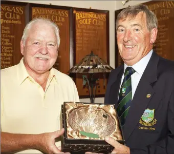  ??  ?? Baltinglas­s Golf Club Captain’s Prize winner Peter Byrne receives his prize from Baltinglas­s Colf Club captain John Kelly.