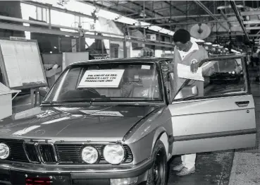  ??  ?? The very last E28 BMW 5 Series to be produced anywhere in the world leaves the Rosslyn plant in December 1989. SA production of Ckdkit E28s included 96 noncatalys­t BMW M5s.