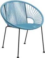  ??  ?? ESPRIT FIFTIESFau­teuil en fils de résine polyéthylè­ne. Différents coloris. 159 € (70 x 76 x 60 cm), La Redoute.