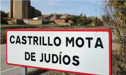  ?? Photograph: César Manso/AFP/Getty Images ?? A road sign displaying the new name of Castrillo Mota de Judíos, which means Jews’ Hill Camp.