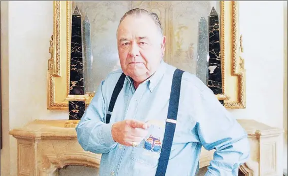  ??  ?? This May 6, 1997 file photo shows comedian Jonathan Winters posing at a hotel in Beverly Hills, Calif. Winters, whose breakneck improvisat­ions inspired Robin Williams, Jim Carrey and many others,
died, April 11, at his Montecito, Calif, home of...