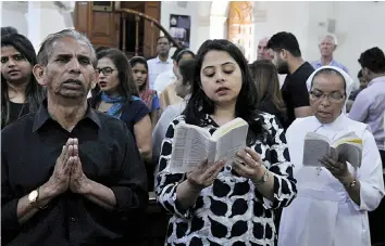  ?? — PRITAM BANDYOPADH­YAY ?? Christians participat­e in a prayer meeting to observe Good Friday at the Sacred Heart Cathedral in New Delhi on Friday.