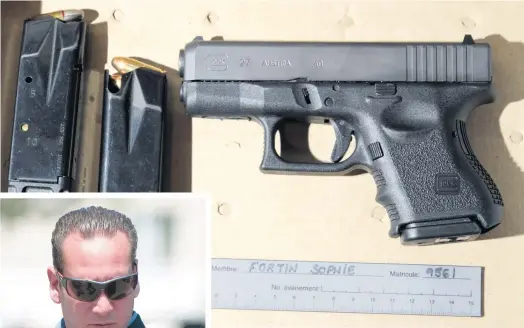  ?? PHOTOS D’ARCHIVES ?? La police a trouvé ce pistolet Glock 27 de calibre .40 caché à l’intérieur d’un divan blanc dans le salon du caïd Raynald Desjardins, le 20 décembre 2011. Quatre ans plus tard, deux pistolets que les policiers croient provenir du même trafiquant américain ont été saisis dans la résidence de Leonardo Rizzuto, qu’on voit en mortaise sur une photo prise à l’été 2010.