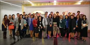  ?? PROVIDED TO CHINA DAILY ?? The 2016 CKGSB Global Branding participan­ts and faculty members pose for a photo at the Google New York office.