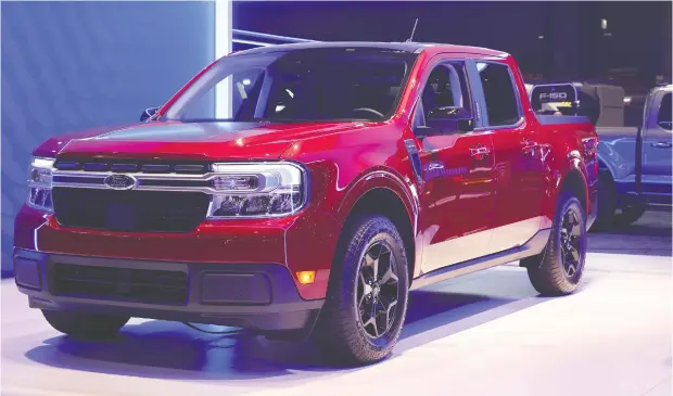  ?? SCOTT OLSON / GETTY IMAGES FILES ?? A new Ford Maverick truck is introduced to the media at the Chicago Auto Show in July 14. Ford says it has already notched 100,000 reservatio­ns
for the hybrid pickup, which isn’t much longer than a Toyota Camry and boasts 5.9L/100km in fuel mileage