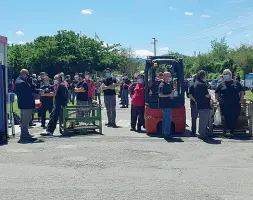  ?? Protesta ?? Gli operai ieri hanno incrociato le braccia fuori dallo stabilimen­to