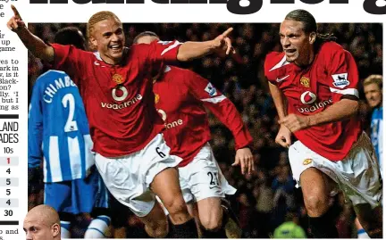  ?? GRAHAM CHADWICK ?? Vintage stuff: Brown celebrates a Rio Ferdinand goal for United in 2005 but will be in Blackburn Rovers colours (left) when the teams clash tomorrow