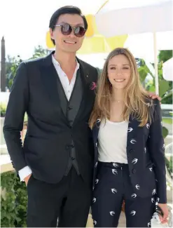  ??  ?? Axel Huynh, créateur de la VILLA AH et l’actrice américaine Elizabeth Olsen