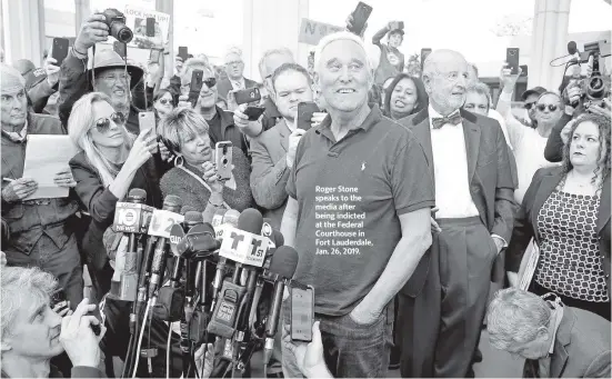  ?? CHARLES TRAINOR JR. / CTRAINOR@MIAMIHERAL­D.COM ?? Roger Stone speaks to the media after being indicted at the Federal Courthouse in Fort Lauderdale, Jan. 26, 2019.