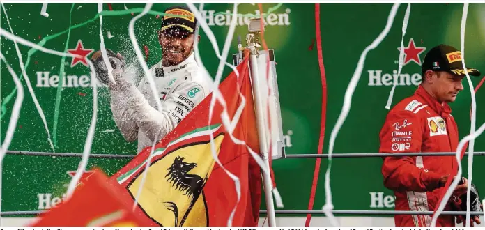  ??  ?? Ausgepfiff­en: Lewis Hamilton gewann mit seinem Mercedes den Grand Prix von Italien und baute seine WM-Führung aus. Kimi Räikkönen (re.) wurde auf Ferrari Zweiter, konnte sich darüber aber nicht freuen