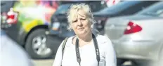  ?? BOB TYMCZYSZYN/STANDARD STAFF ?? Niagara Falls resident Wendy Abraham watches as athletes and family members from the Invictus Games arrive in her city.