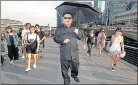  ??  ?? Howard, an Australian­Chinese impersonat­ing North Korean leader Kim Jong Un, strolls down Jubilee Bridge in Singapore, the proposed venue for Kim’s summit with US President Trump, on Sunday.
