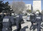  ?? (Photo AFP) ?? Une opération de police dans la cité de la Castellane.