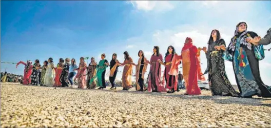  ?? AFP ?? Kurdish women take part in a celebrator­y dance ahead of the Internatio­nal Women’s Day in the Syria’s northeaste­rn city of Qamishli.
