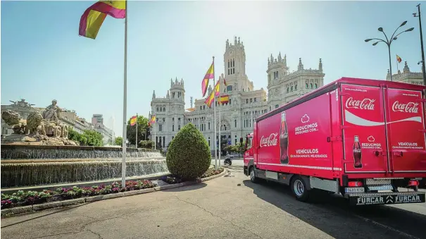  ??  ?? Coca-Cola en España se propone reducir las emisiones de toda su cadena de valor un 30% en diez años