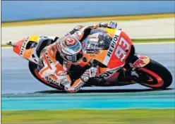  ??  ?? AL FRENTE. Márquez comenzó con buen pie el GP de Cataluña.