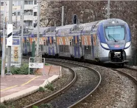  ??  ?? Aucun TER ou presque n’a circulé hier dans les Alpes-Maritimes et dans le Var. Tout devrait rentrer dans l’ordre ce matin peu à peu. (Photo Cyril Dodergny)