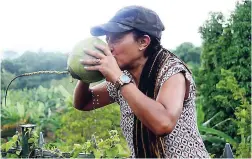  ?? KENYON HEMANS/PHOTOGRAPH­ER ?? Jade, the owner of Little Orchard Farm.