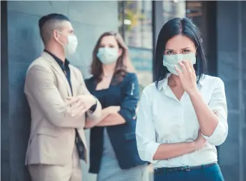  ??  ?? NO SOY UN VIRUS La educación y la solidarida­d son claves para erradicar el estigma que amenaza la salud emocional de los pacientes del coronaviru­s.