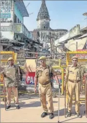  ?? PTI ?? ■
Police personnel patrol near the Hanuman Garhi temple in Ayodhya, Saturday.