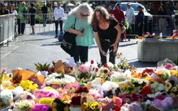  ?? Lisa Maree Williams/ Getty Images ?? Members of the public lay floral tributes at Oxford Street Mall on Sunday in Bondi Junction, Australia. Six victims, plus the offender, who was shot by police at the scene, are dead following a stabbing attack at Westfield Shopping Centre in Bondi Junction, Sydney.