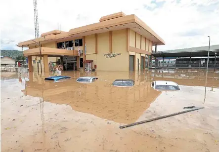  ?? — Bernama ?? Badly affected: several vehicles seen submerged near the Beaufort railway station following the flooding in Beaufort town.