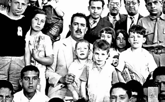  ??  ?? El presidente Cárdenas acogió a más de 20 mil españoles que huyeron de la guerra/CORTESÍA