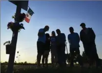  ?? JOHN RENNISON, THE HAMILTON SPECTATOR ?? Rich Hisman, left, leads a Wednesday vigil on the shoulder of Highway 5 where Andres Dominguez Moran was struck and killed Sunday.