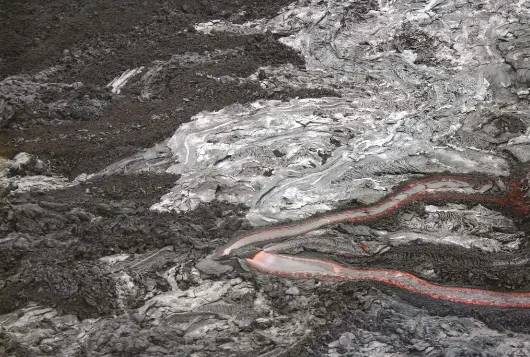  ?? JONES PHOTO ?? Mafic lava is rich in less viscous iron and magnesium minerals and low in viscous silica that will flow like a river.